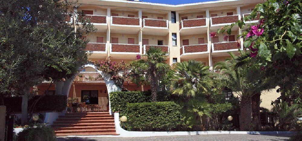 Hotel Punta Faro Capo Vaticano Exterior foto